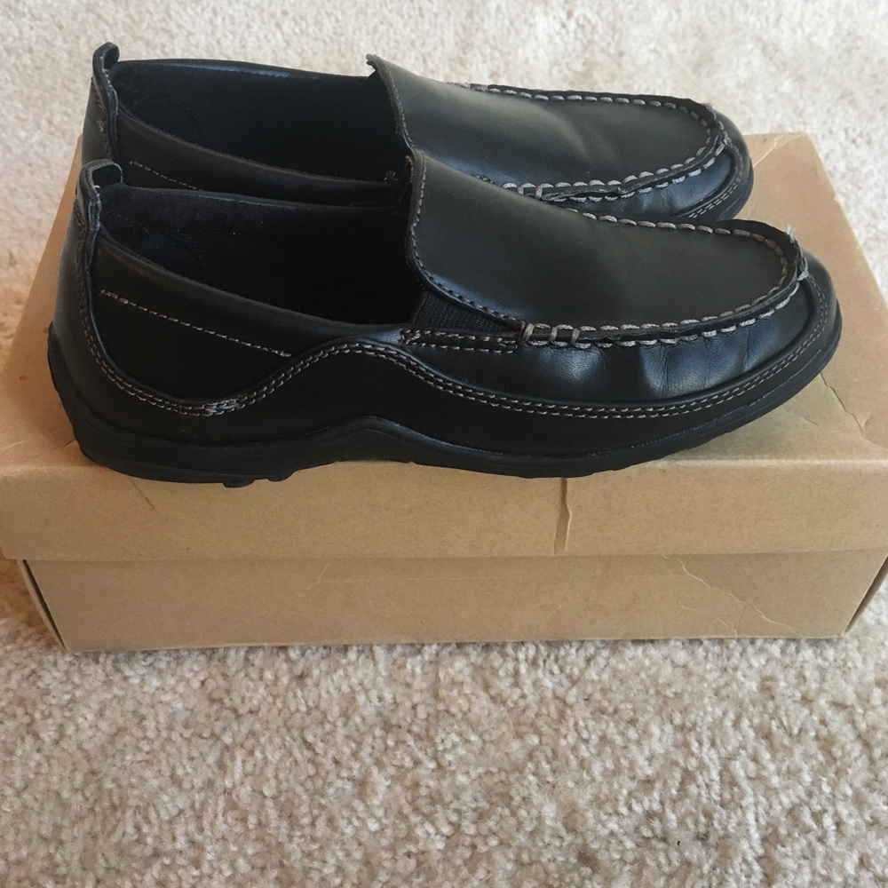 Boys Cole Hahn dress shoe